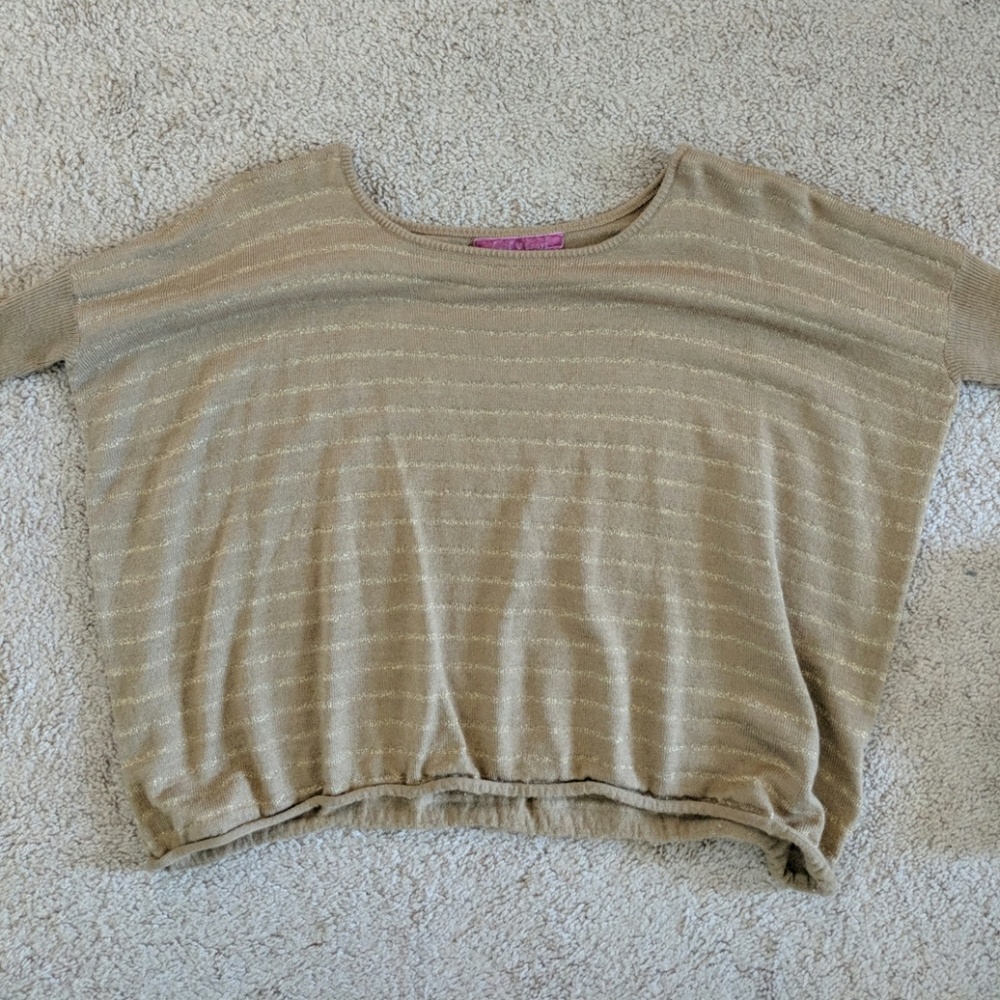 Derek Heart gold sweater